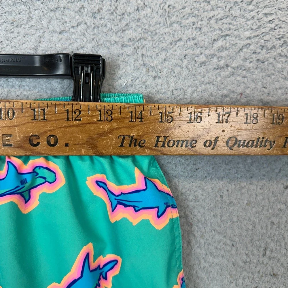 Chubbies Swim Trunks Mens Large 5.5 Inseam Shark Print Green Lined Board Shorts